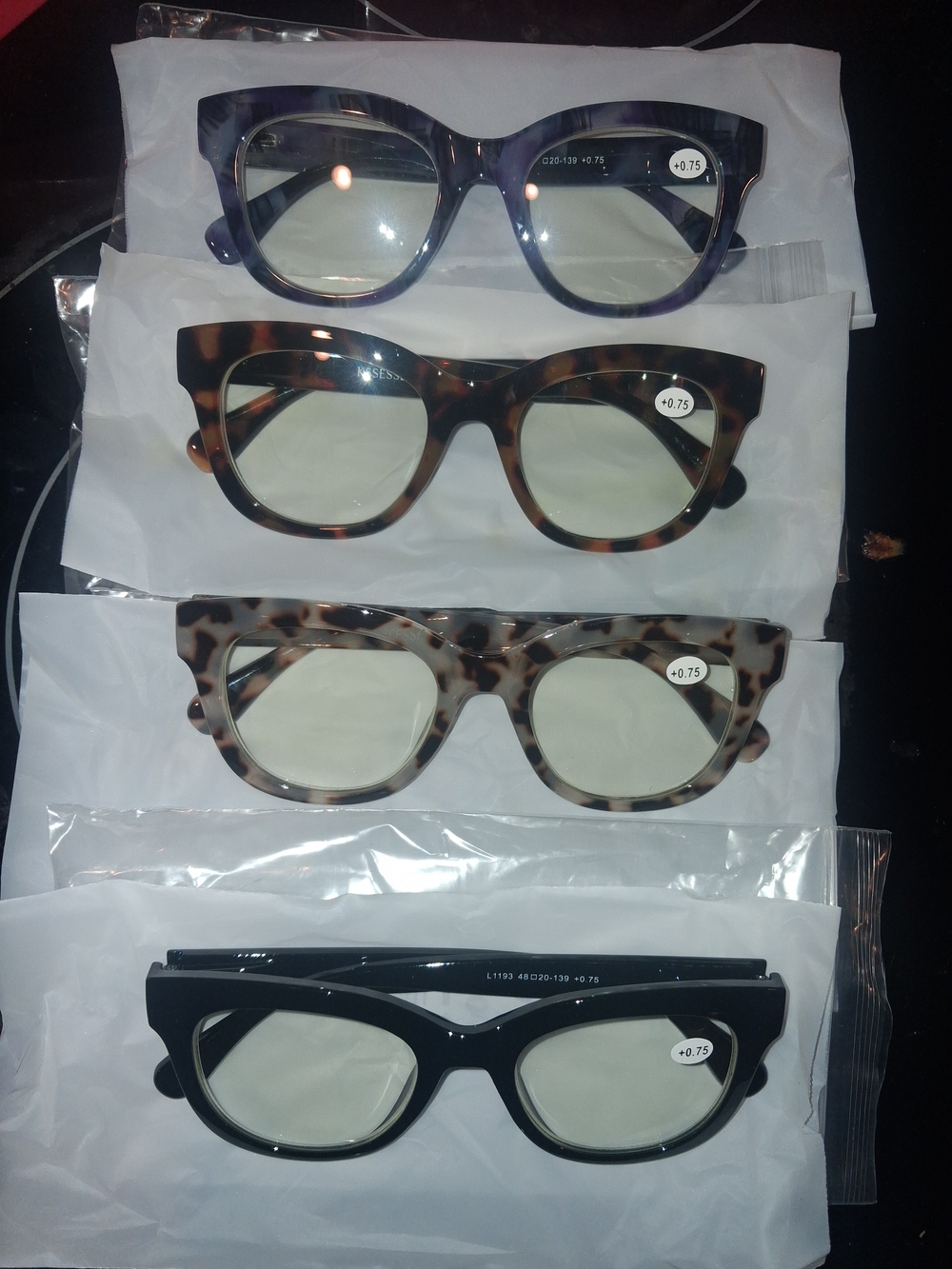 Stylish Men's Blue & Tortoiseshell Reading Glasses - Classic Wayfarer Frames